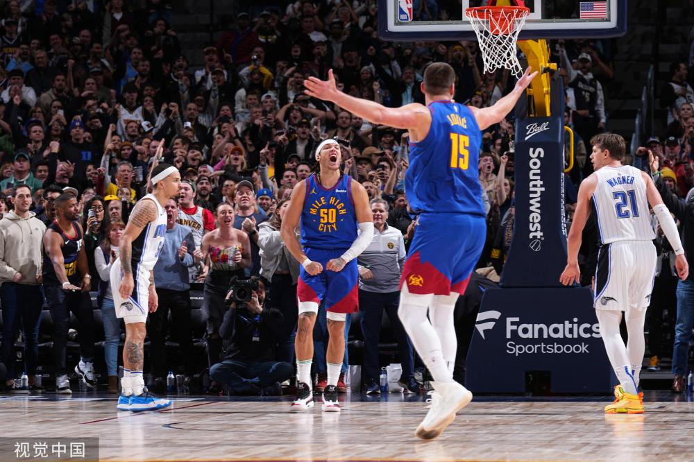 小卡近3场比赛表现抢眼,场均时间超37分钟(小卡最近三场发挥亮眼,场均出场时间超过37分钟)